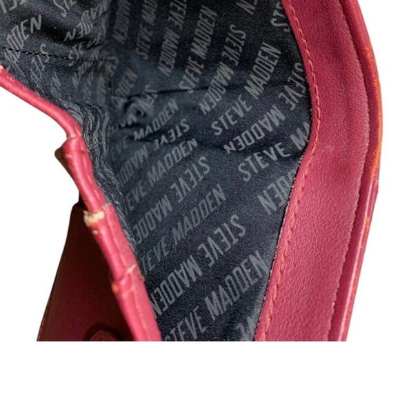 Steve Madden Wallet Coin Purse Outside Zipper Pocket Bill Fold Distressed Red - Picture 8 of 9